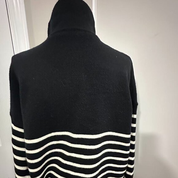 Black and White Striped Women's Sweater （L/XL） - Picture 6 of 16